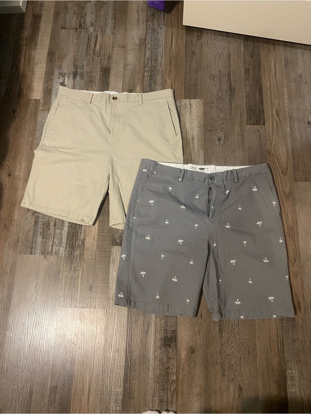 Old Navy Men's Shorts - Beige & Gray Palm Print